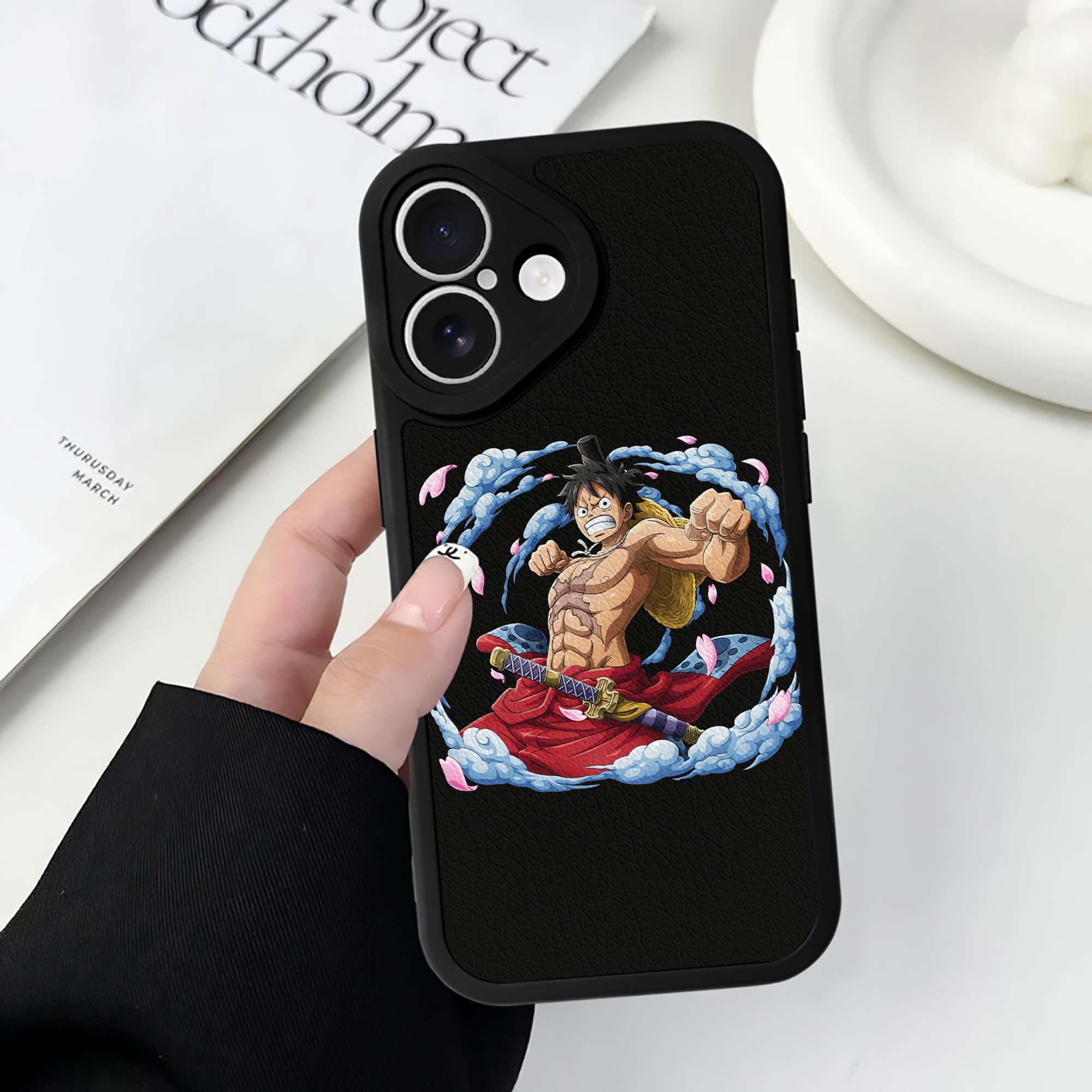 （画像用） ワンピース モンキー・D・ルフィ ONE PIECE Monkey D. Luffy 【iPhone 16シリーズ対応】シリコンスマホケース（レザー調） 材質：シリコン